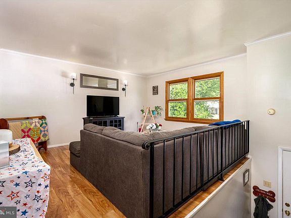 5th image of 1710 Fallsway Dr