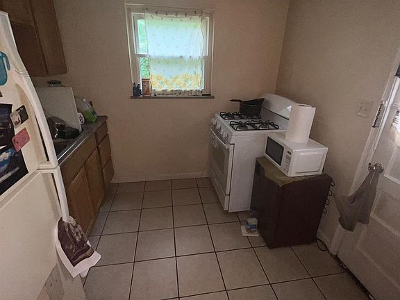 4th image of 39 Glen Este Pl