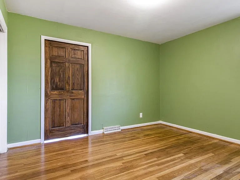 12915 Edelen Rd — Photo 11