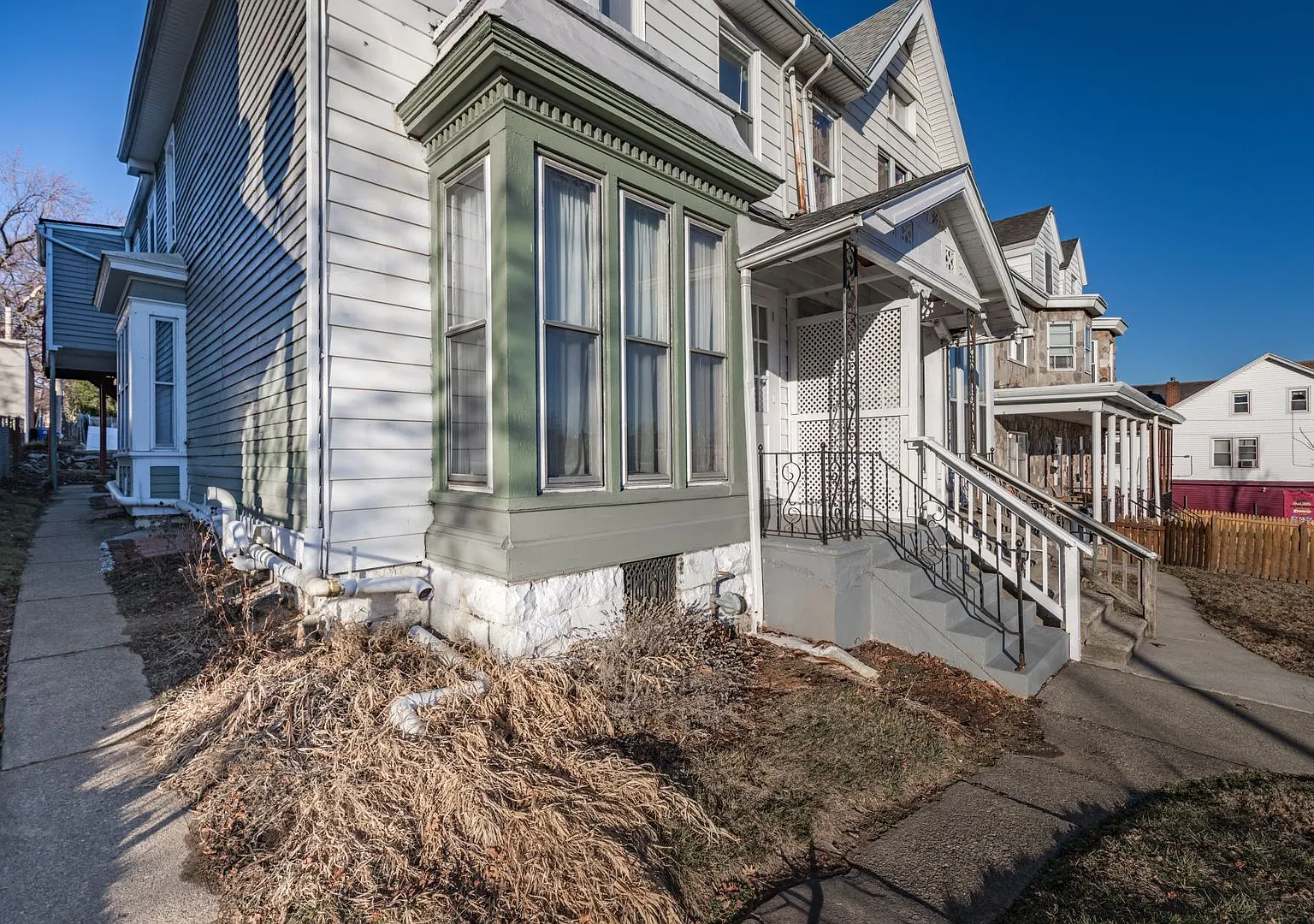 1031 Northampton St — Photo 2