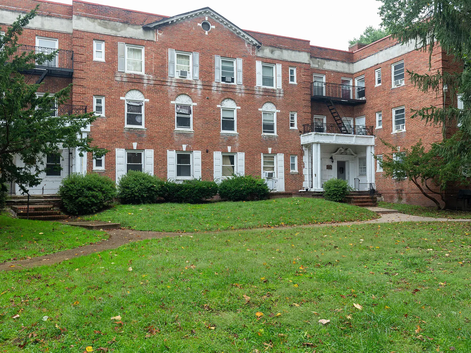 2 bed, $1,600 — Photo 1