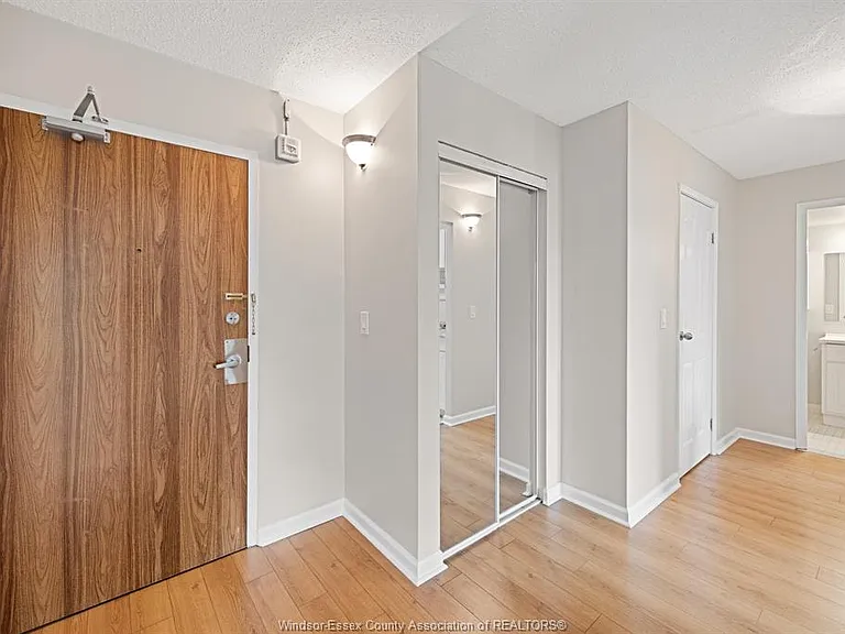 3950 Wyandotte St E #306 — Photo 9