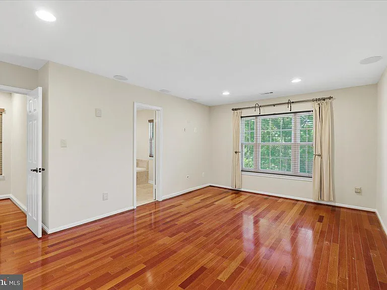 1433 McLean Mews Ct — Photo 26