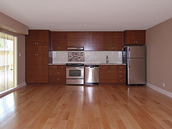 4th image of 925 Waverley St APT 206