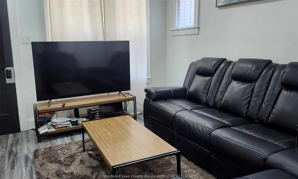 3 bed, $2,300 — Photo 2