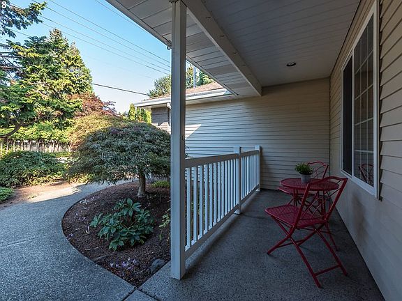 4th image of 254 NE 43rd Ave