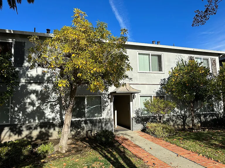 880 Park Dr — Photo 6
