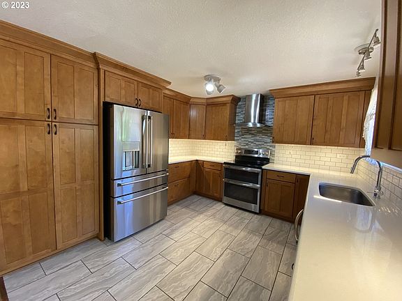 4th image of 5216 NE 41st Way