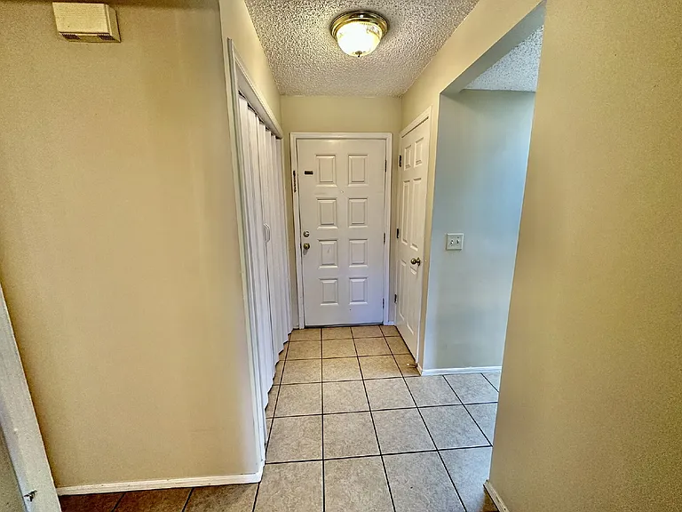 1320 W Linden St — Photo 1