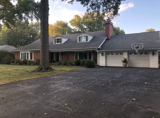 2025 Huntleigh Rd, Leland Grove, IL 62704