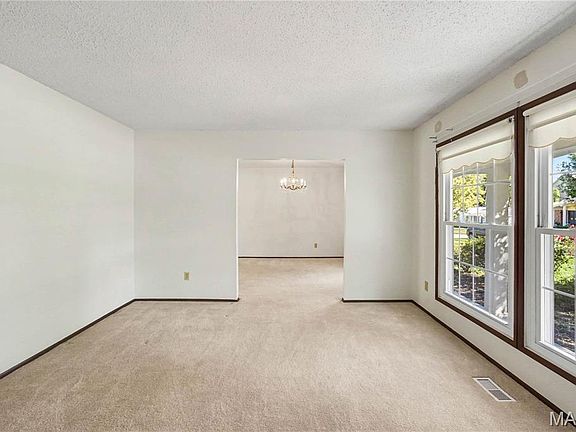 4th image of 2311 Blue Hill Rd