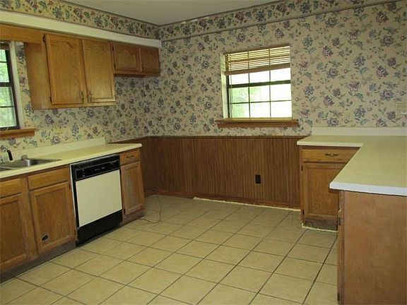 5th image of 805 Lona Rester Pl