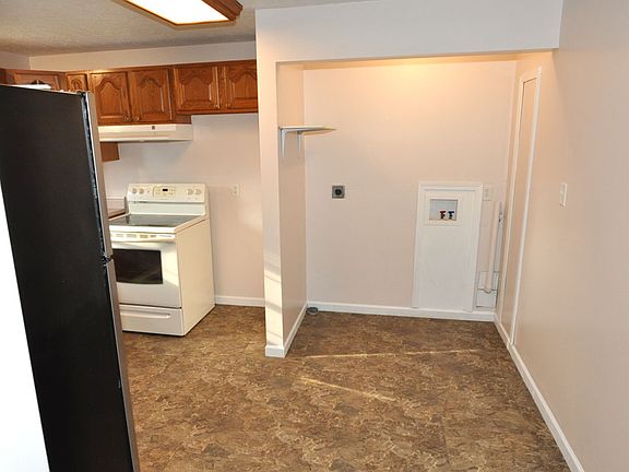 3rd image of 543 Ashwood Ln NW APT A
