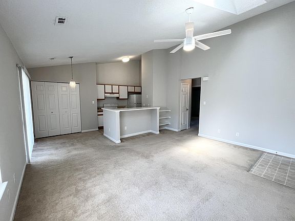 2nd image of 220 Lantana Ln Unit 1-B