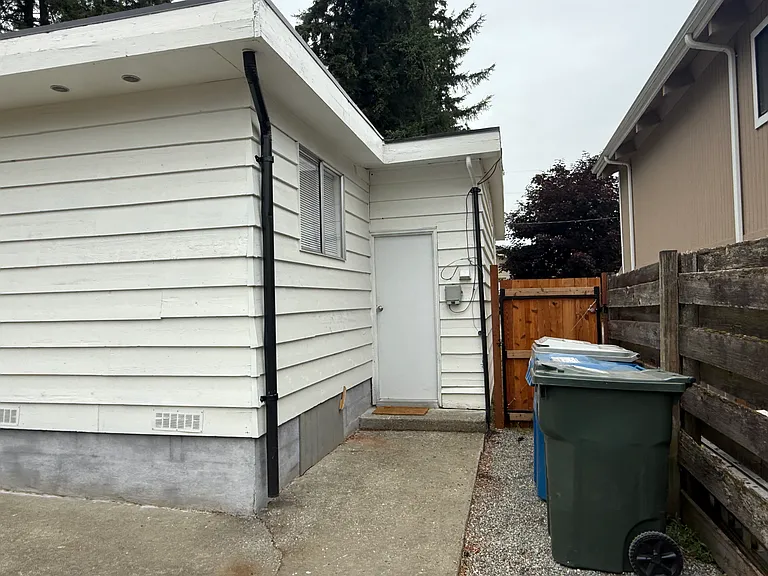 4515 NE 17th Pl — Photo 18