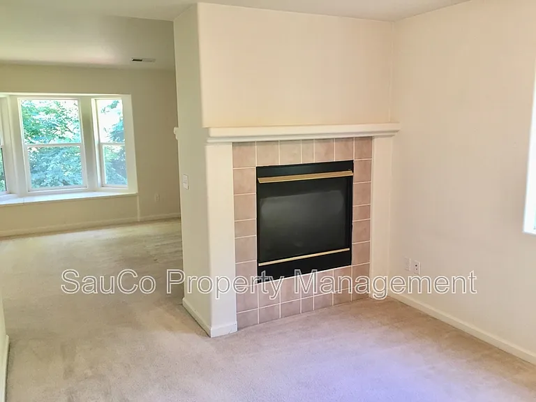 1861 SE 47th Ave — Photo 4