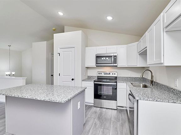 4th image of 10 Myriah Ct