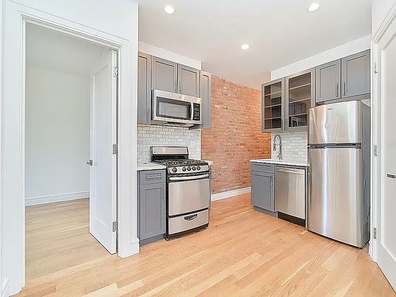 3rd image of 42 Grove St #2EE