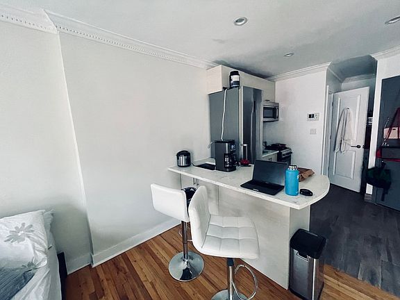 2nd image of 422 W 22nd St APT 4