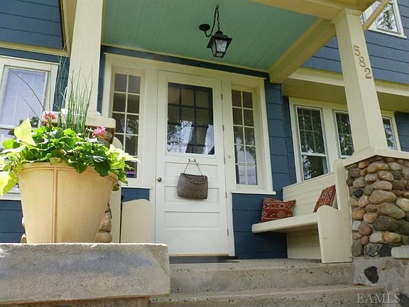 3rd image of 582 Ashford Ave