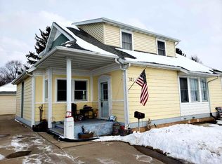 121 W Cecil St, Neenah, WI 54956