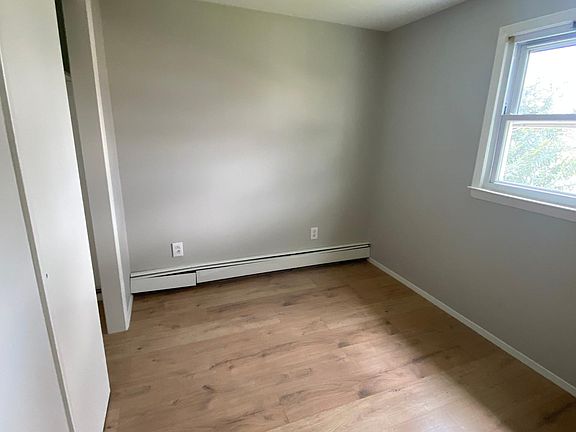 2nd image of 989 Jonel Ln
