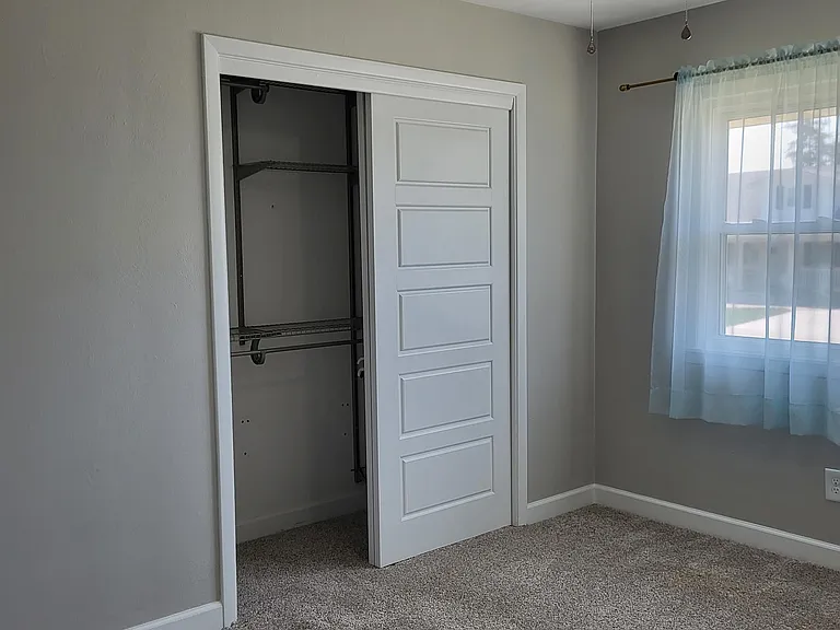 1324 Hillside Dr — Photo 9