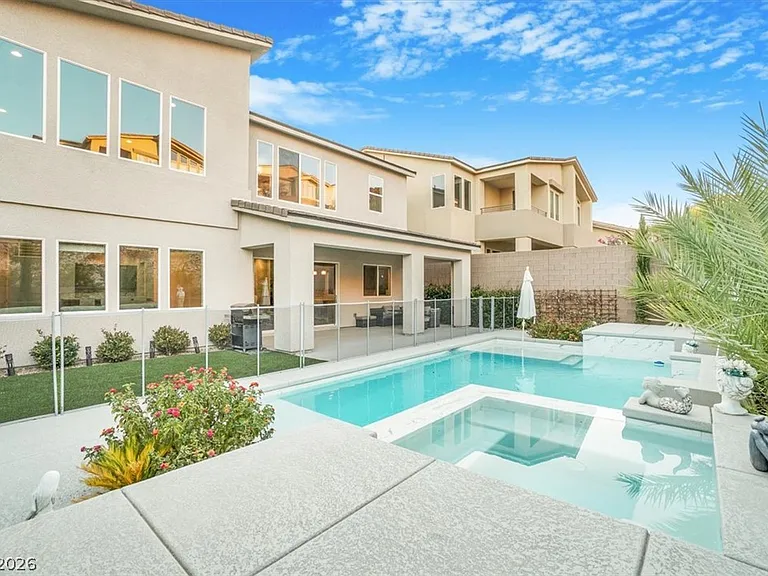 32 Vista Outlook St — Photo 2