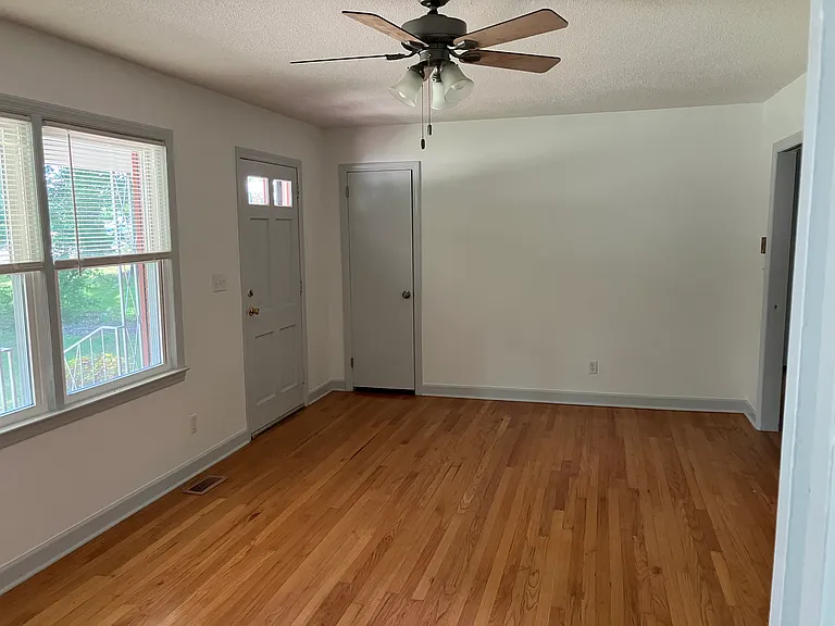 3608 Red Bud St — Photo 5