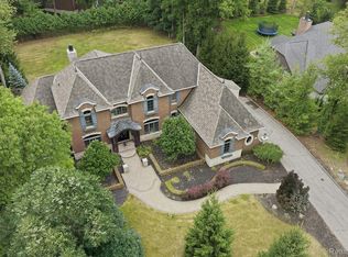 2707 Turtle Lake Dr, Bloomfield Hills, MI 48302