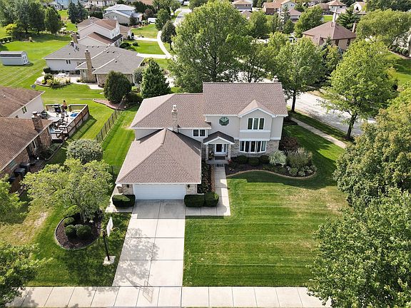 3rd image of 15640 Torrey Pines Dr