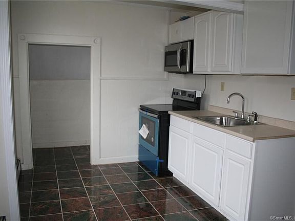 4th image of 102 Salem Tpke
