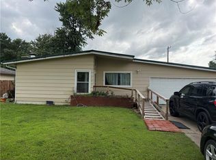 404 S Overlook Dr, Coffeyville, KS 67337