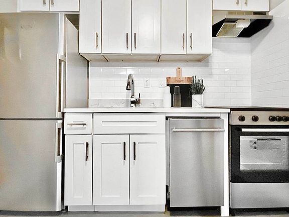 4th image of 416 W 23rd St #4