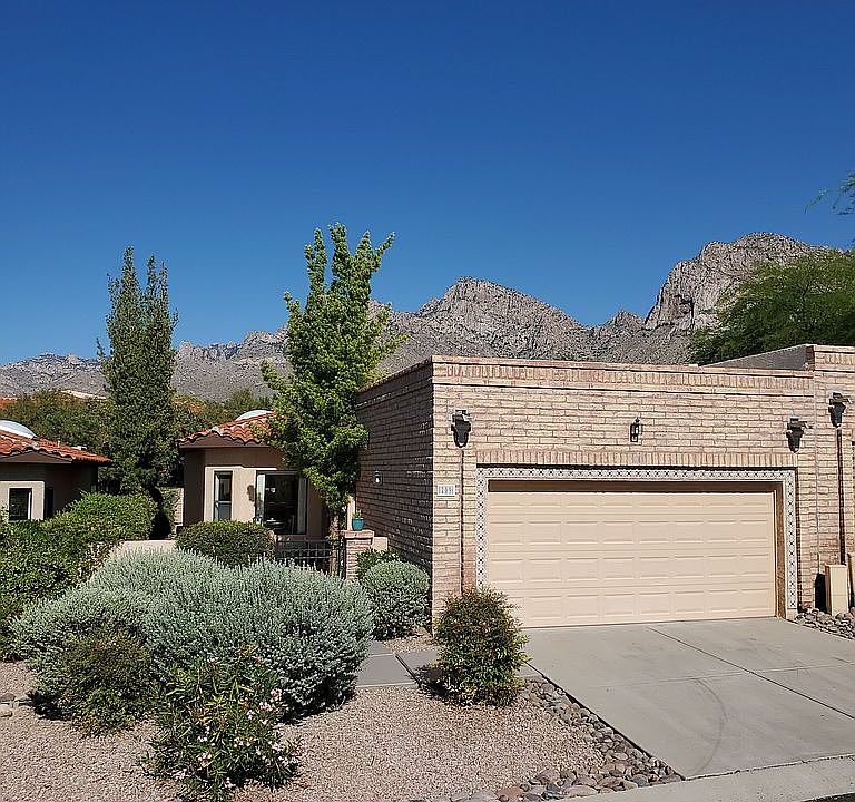 1st image of 209 E Crooked Stick Dr