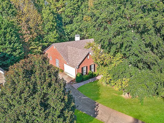 3rd image of 3998 Tamarack Dr NW