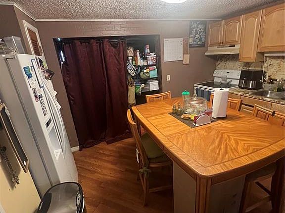 3rd image of 6006 Vel St