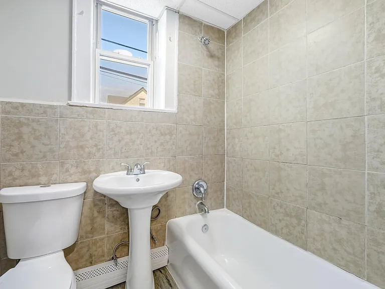 102 Genessee Ave — Photo 15