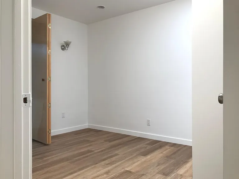 8418 Loyola Blvd — Photo 27