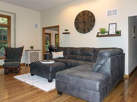 5th image of 5914 Stonebridge Dr