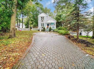 34 Maple Ave, Miller Place, NY 11764