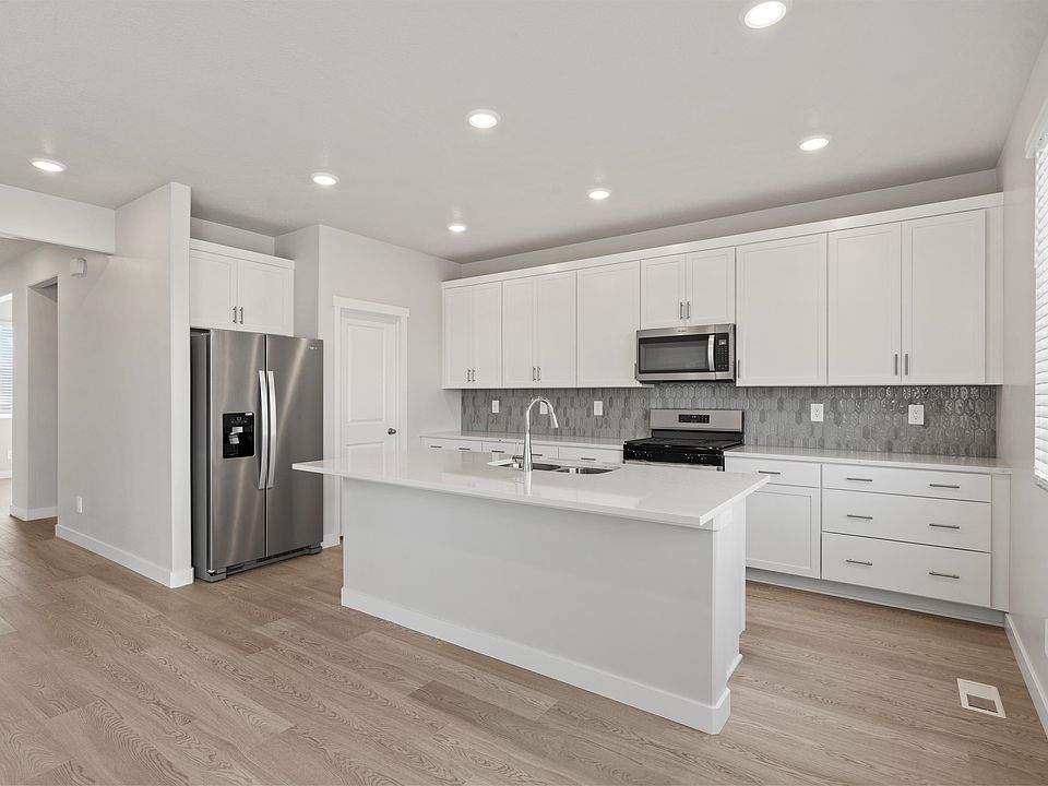 SLC_Westwood-Residence-4_ 4211_Kitchen_B_3452-S-3100-W-St-West-Haven-UT.jpg