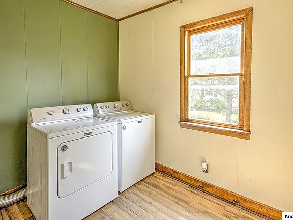 5th image of 110 Plum St