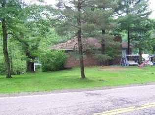 556 Red Hill Rd, Parkersburg, WV 26104