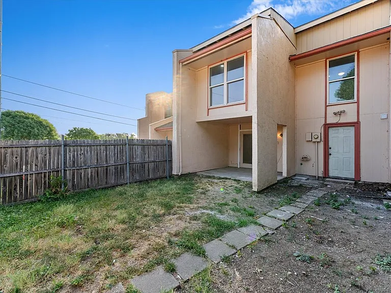 305 Valley Park Dr — Photo 38