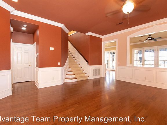 4th image of 5052 Greenwillow Ln