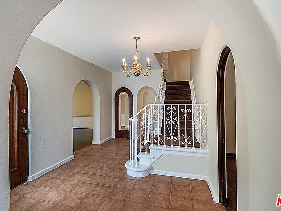 2nd image of 119 S Alta Vista Blvd