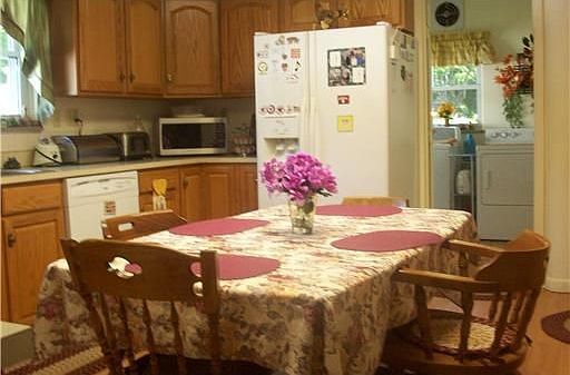 5th image of 348 Goodwin Ave