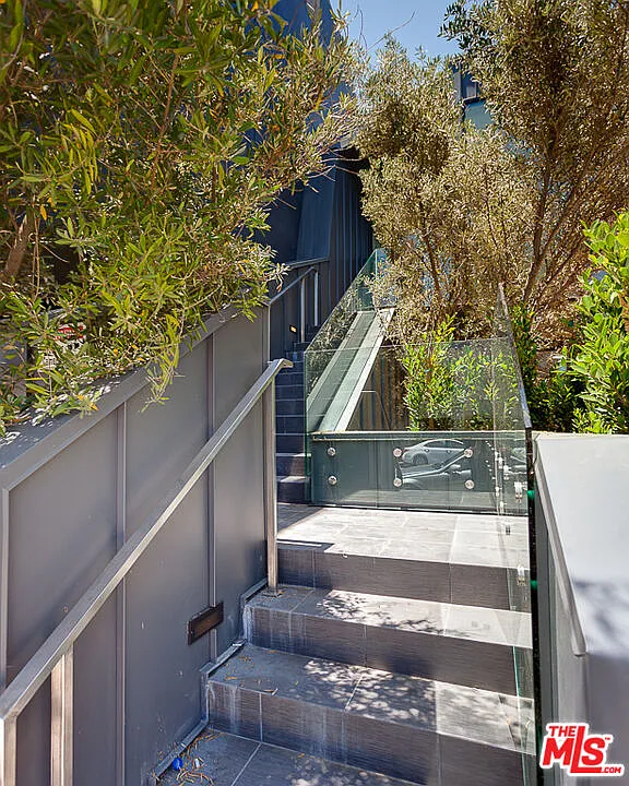 3 bed, 3.5 bath, $12,500 — Photo 3