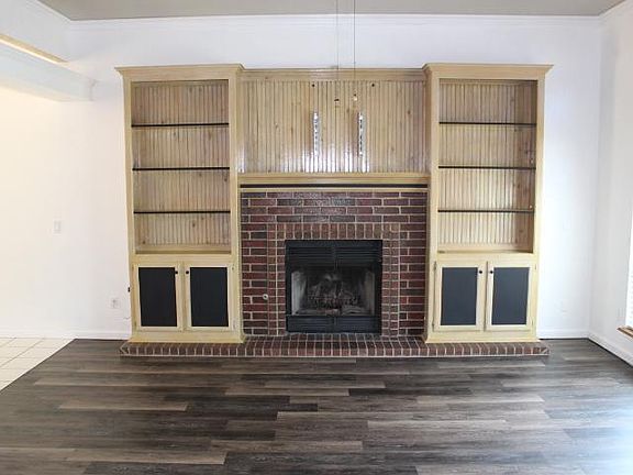 2nd image of 221 SW 141st St